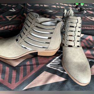 Maurice’s short bootie